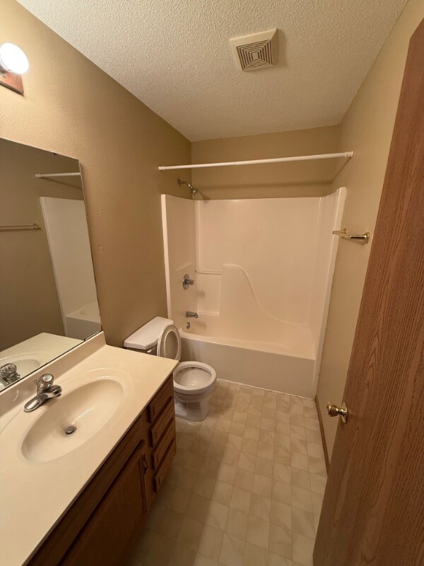 Foto del edificio - 801 Brittany Ct