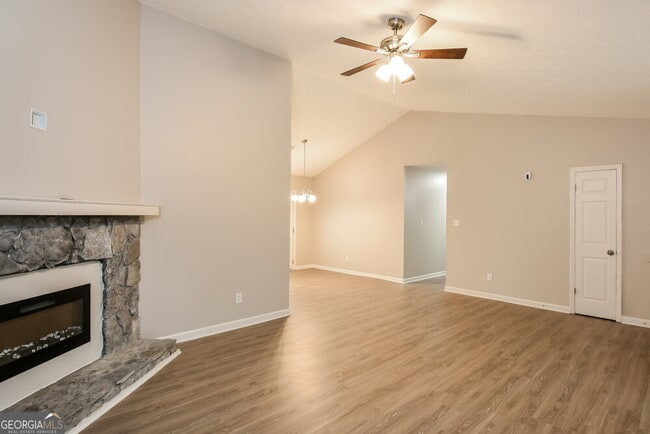 Building Photo - 6924 Hickory Log Rd