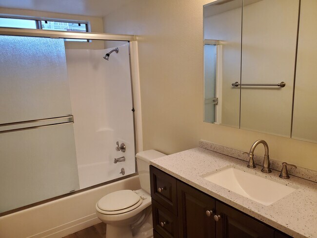 Foto del edificio - 817 N Stoneman Ave