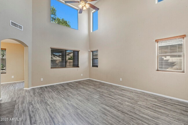 Foto del edificio - 1090 E Taylor Trail