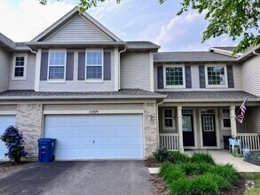 Building Photo - 2209 Sunrise Cir