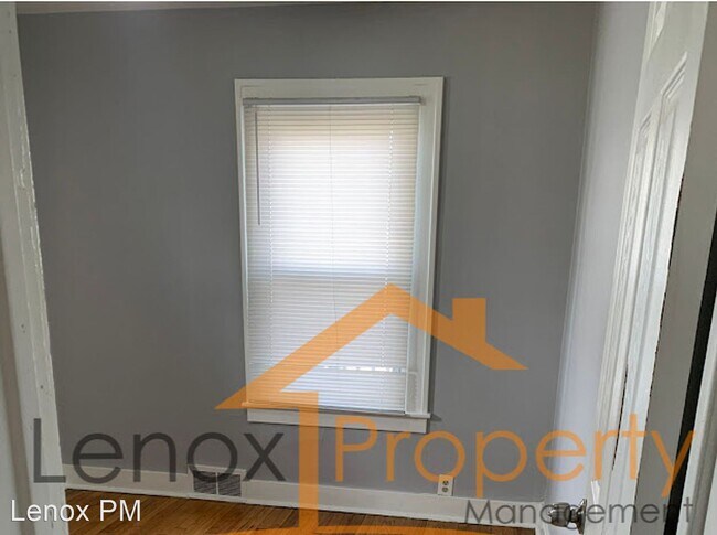Foto del edificio - 2 br, 1 bath House - 155 W George Ave