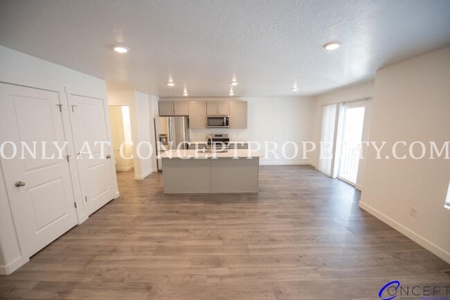 Building Photo - Brand-New Beautiful Spacious Modern Townhome in Lehi with Luxury Finishes & Prime Amenities