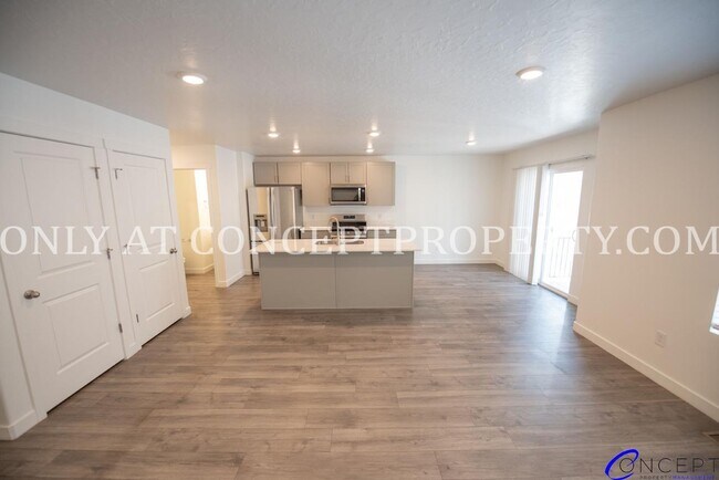 Foto del edificio - Brand-New Beautiful Spacious Modern Townhome in Lehi with Luxury Finishes & Prime Amenities