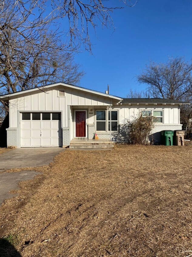 Primary Photo - 6 MONTH LEASE! Updated 3/1 home at Afforda...