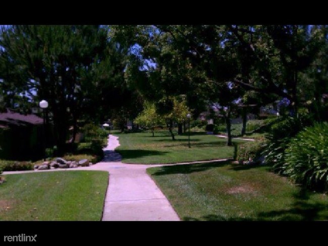 Foto del edificio - 3 br, 2 bath Condo - 1694 Carmel Cir E