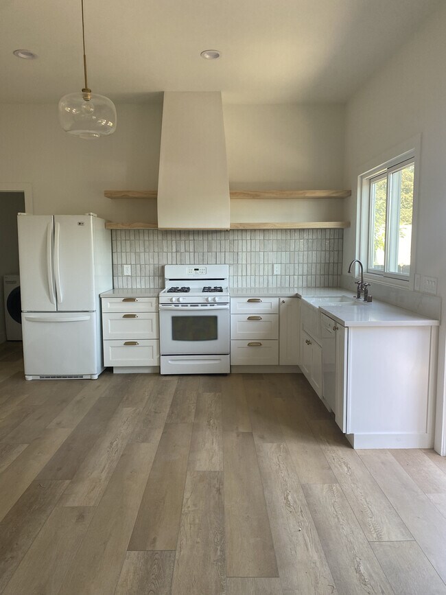 Foto del edificio - 1392 Calle Crisantemo