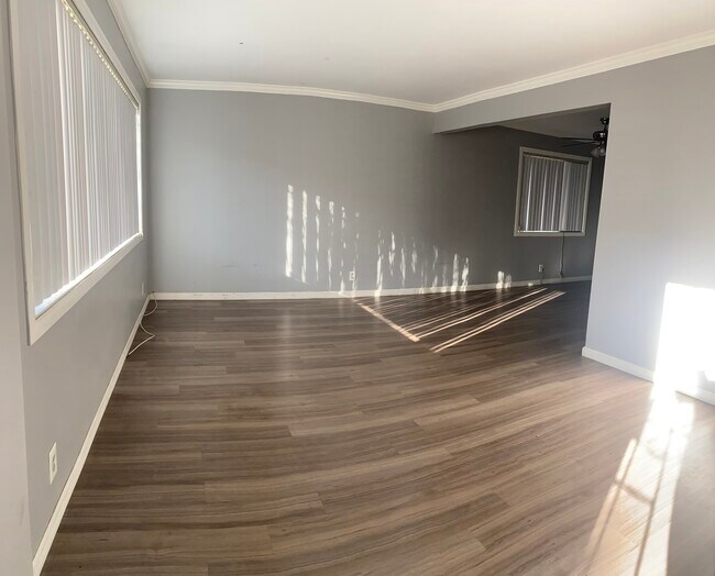 Building Photo - 9550 Cortada St
