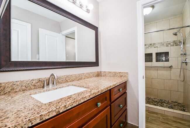 Foto del edificio - 13910 Bonnercrest Dr