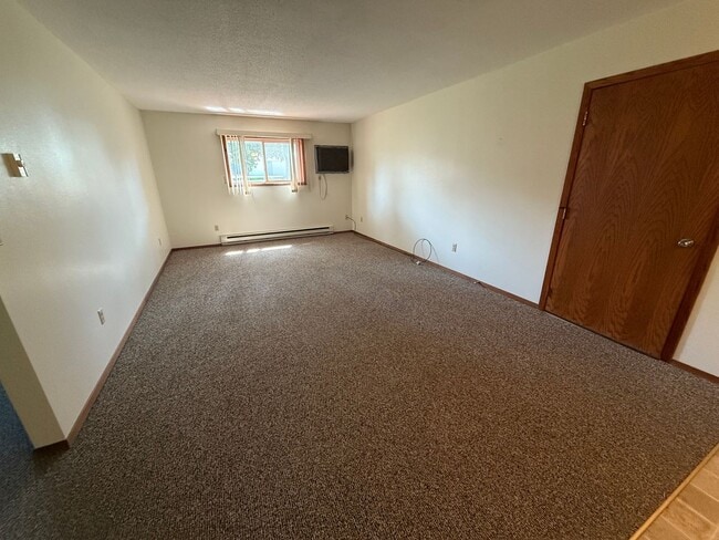 Building Photo - Sunrise Estates - 213