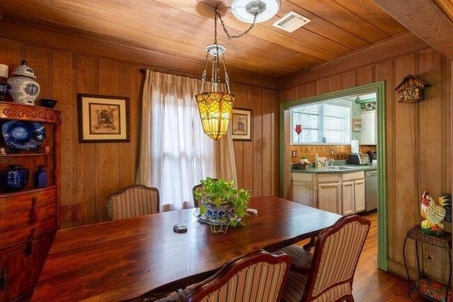 Foto del edificio - 1016 N E St