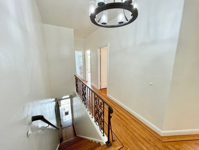 Building Photo - Prime North Beach 3Bed/1Bath with City Vie...