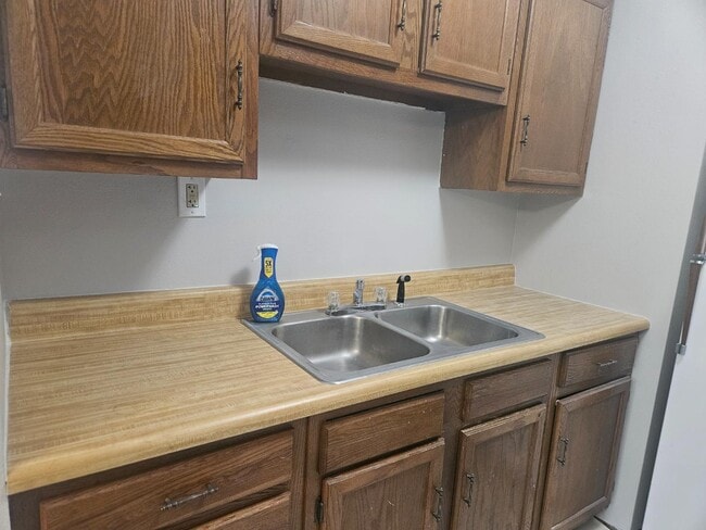 Building Photo - 708 N Campbell St