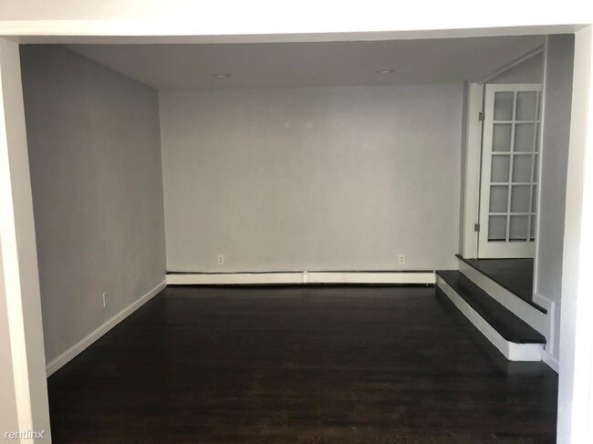 Building Photo - 3 br, 1 bath Apartment - 34 W 16th St