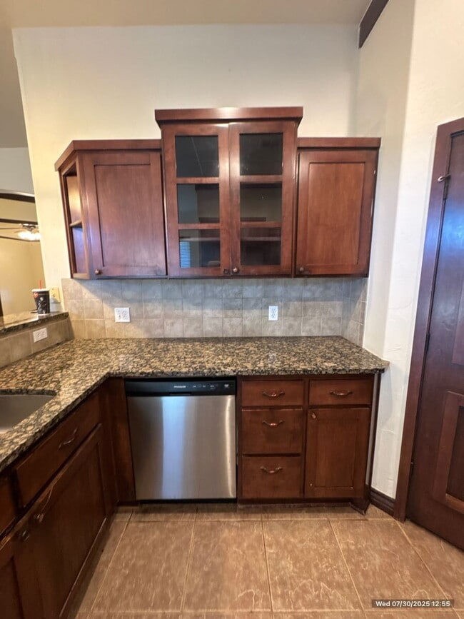 Building Photo - Stunning 3-Bedroom Home with Modern Amenities
