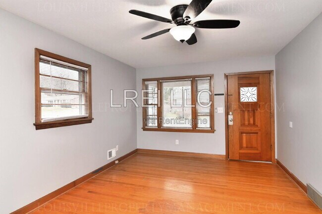 Foto del edificio - 818 Iroquois Ave