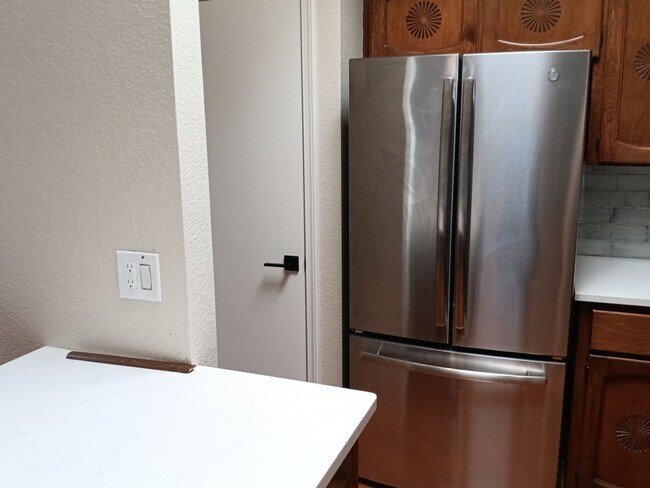 Foto del edificio - 3 Bedroom, 2 Bathroom Home! Schedule a Showing!