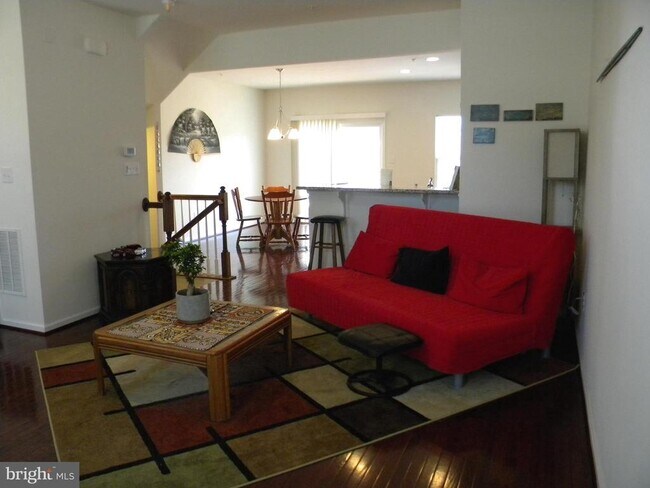 Foto del edificio - 652 E Chestnut St