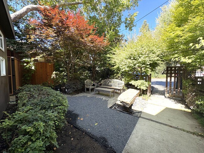 Foto del edificio - Modern Home availalble for lease in Menlo ...
