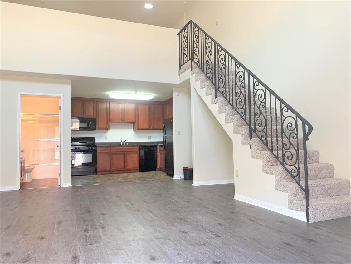Primary Photo - 1154 Bellevue Ave