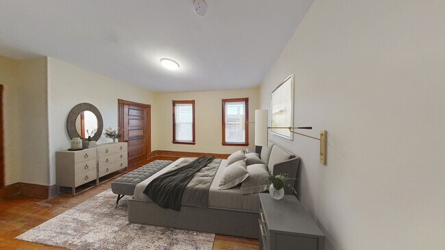 Foto del edificio - Renovated, Pet Friendly Apt near NEU!  Sunny in Convenient Location