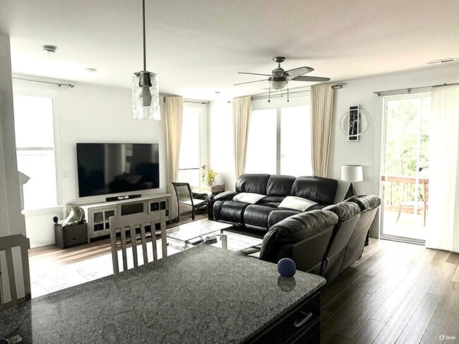 Foto del edificio - 1140 Kiernan Grove Ln