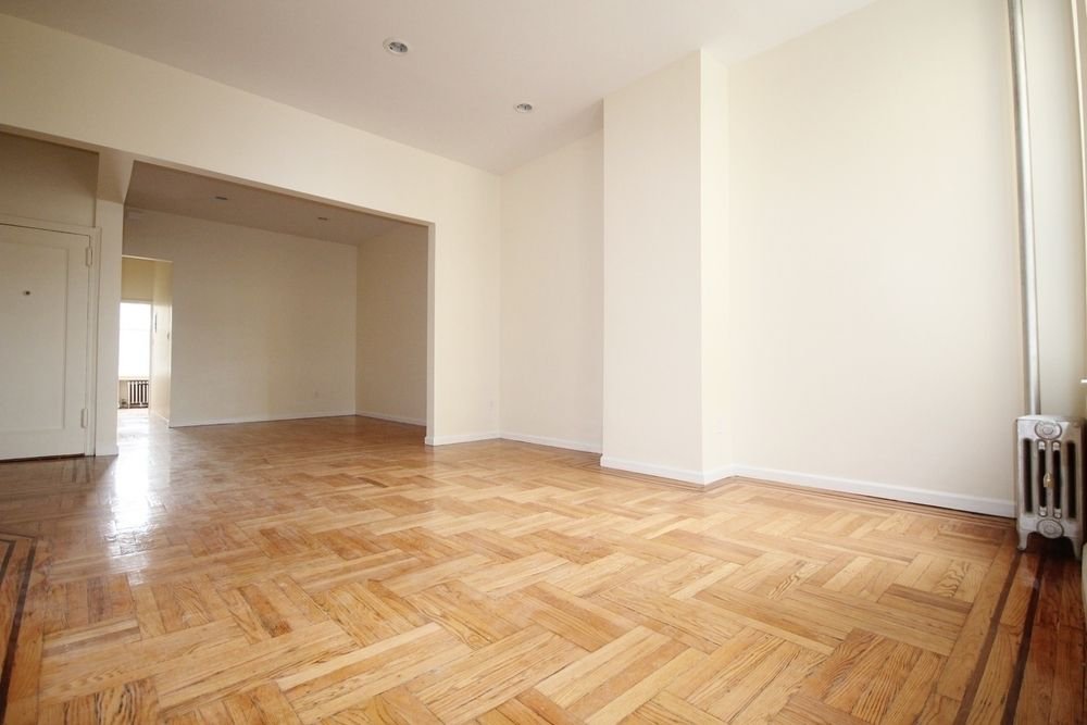 Building Photo - 559 Grand St