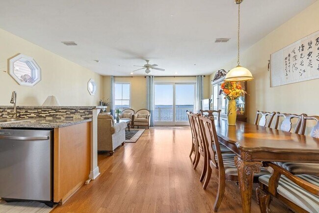 Foto del edificio - Waterfront Townhome for Rent – 3BR/2.5BA –...