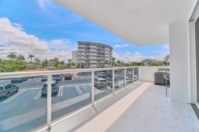 Foto del edificio - 2715 N Ocean Blvd