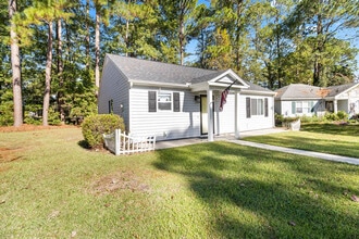 Building Photo - 6620 W Sweetbriar Trail