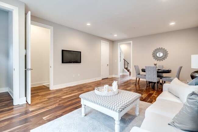 Foto del edificio - Northern Liberties Townhome with Parking