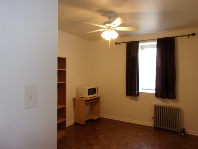 Building Photo - 301 W 29th St