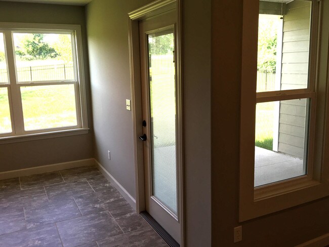 Foto del edificio - 2307 Longwood Dr