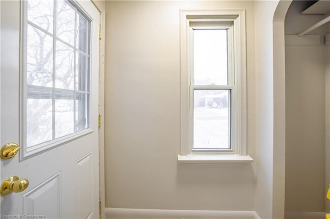 Building Photo - 20 Cherryhill Dr