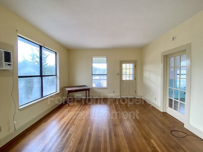 Building Photo - 489 Deer Creek W