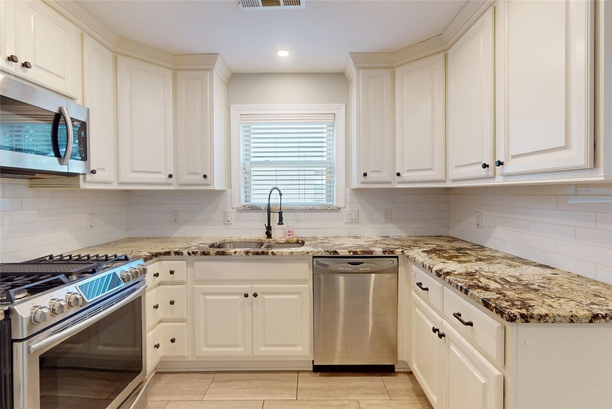 Foto principal - 5850 Braesheather Dr