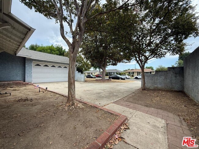Foto del edificio - 15133 Blackhawk St