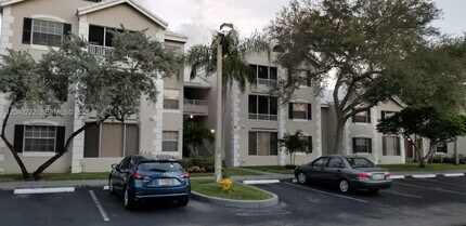 Building Photo - 2811 N Oakland Forest Dr