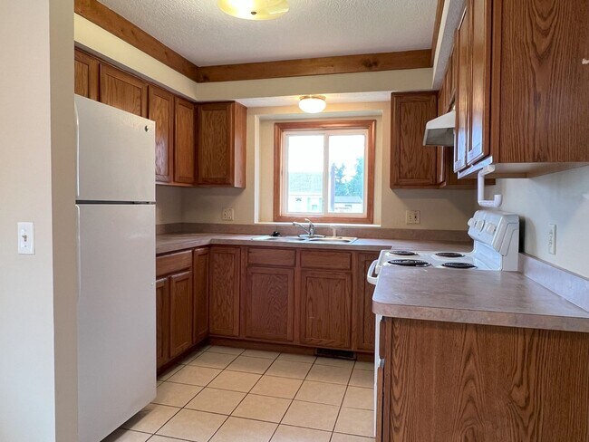 Building Photo - Turner Duplex