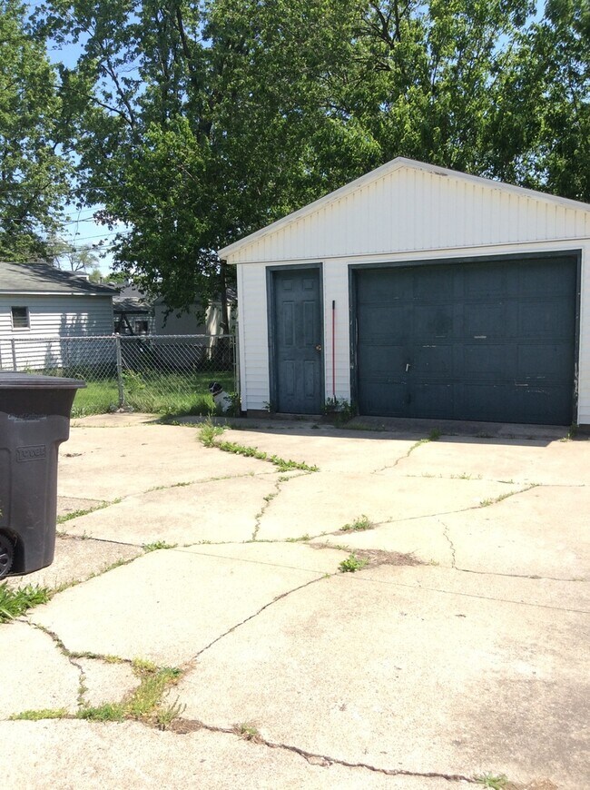Foto del edificio - Beautiful single family ranch home located near the mall