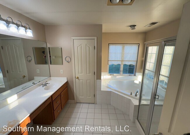 Building Photo - 4 br, 3.5 bath House - 7738 Grand Lake Drive