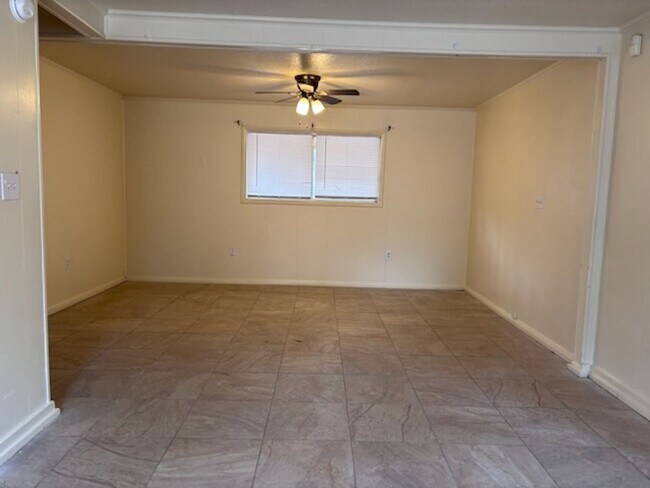 Foto del edificio - 1139 Wooddell Dr