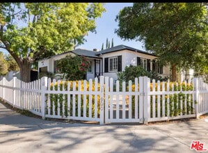 Building Photo - 17900 Hatteras St