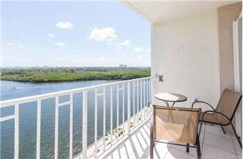 Primary Photo - 300 Bayview Dr