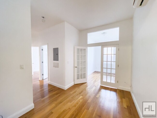 Foto del edificio - WYCKOFF AVENUE / Spacious 2-Bed 1 Bath / B...