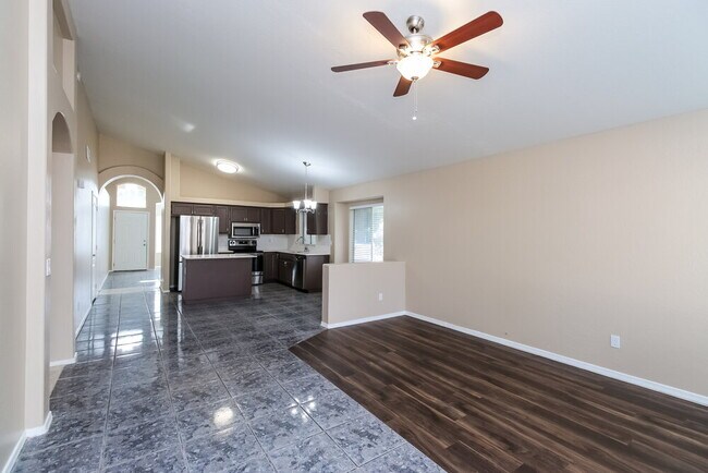 Building Photo - 832 E Baylor Ln