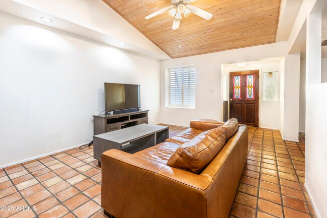 Foto del edificio - 922 W Mission Ln