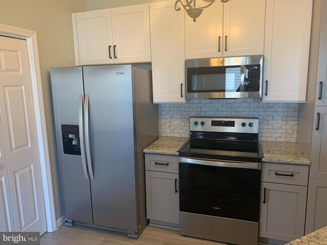 Building Photo - 8207 Blue Heron Dr