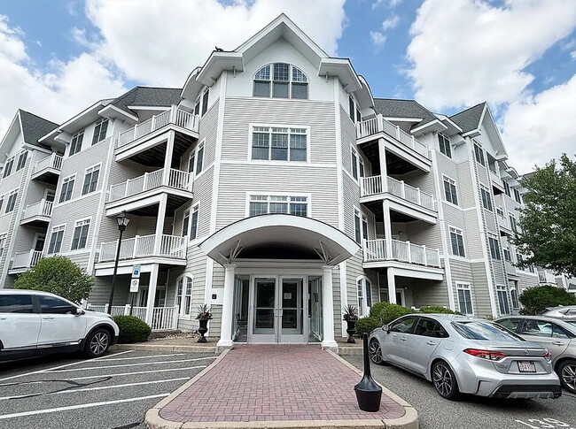 Building Photo - Sophisticated Space Designed for Comfort
