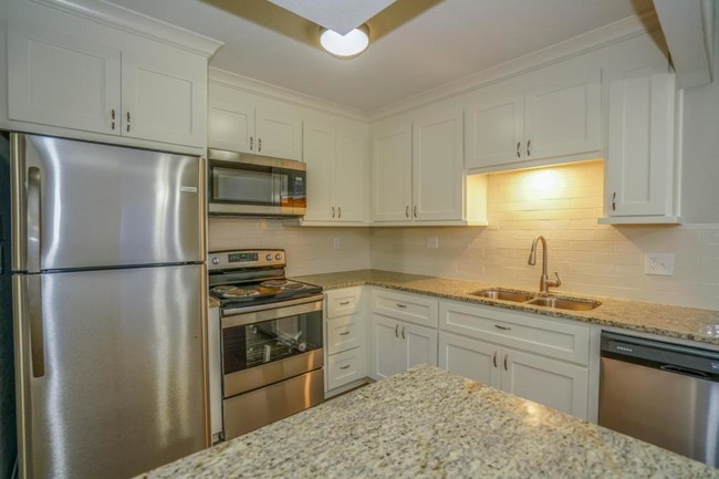 Foto del edificio - 313 Eden Dr. Apt. #34  Longview, Tx 75605